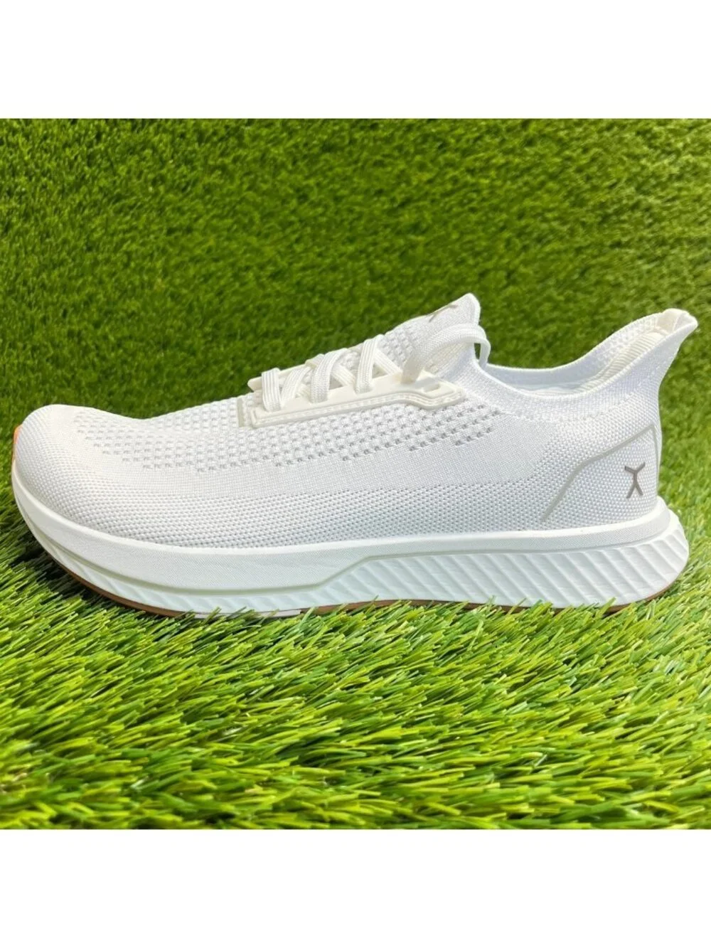 Flux Adapt Runner White Gum Mens Size 8.5 Womens Size 10 Running Athletic Shoes